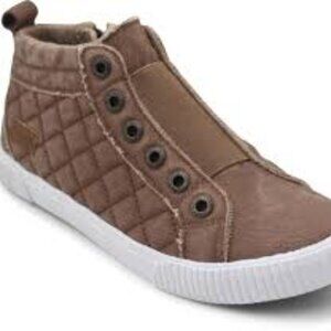 Women’s Blowfish Malibu Sneakers Size 9,5 Slip On